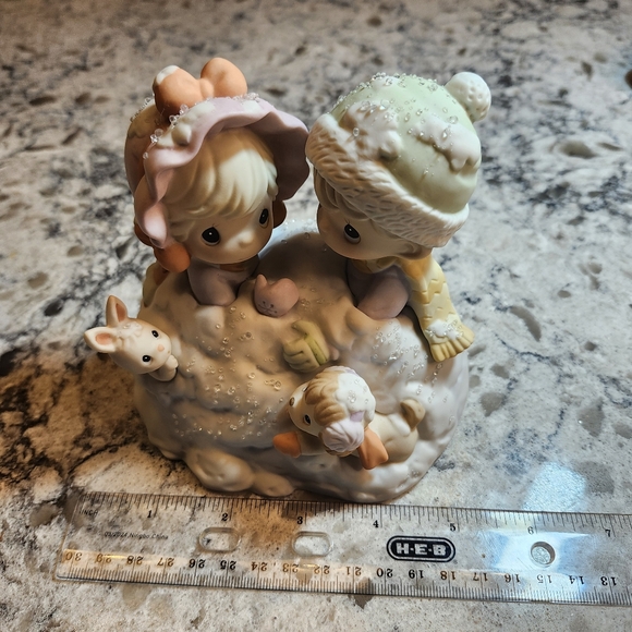 Precious Moments porcelain " Up To Our Ears In A White Christmas" - Picture 11 of 15